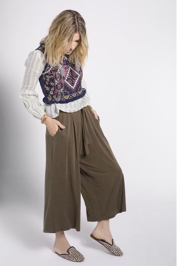 

Pantalón Mummi Rapsodia Talla: M y color: verde