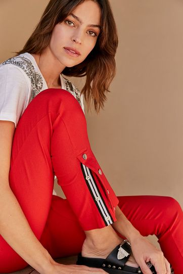 

Pantalón Juvi Rapsodia Talla: S y color: rojo