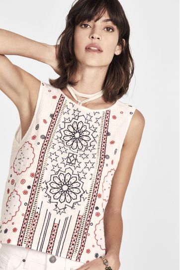 

Top Ludmila Rapsodia Talla: M y color: blanco