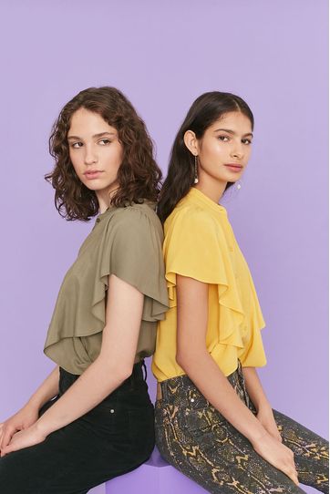 

Camisa Ruffle Rapsodia Nancy Di talla: XL y color: verde