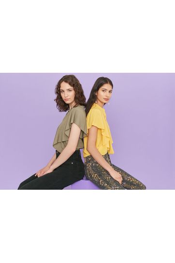 

Camisa Ruffle Rapsodia Nancy Di talla: S y color: mostaza