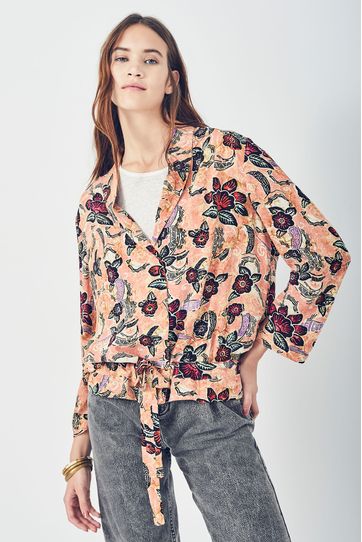 

Chamarra Nimes Rapsodia Vintage talla: M y color: rosa