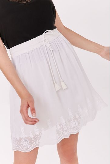 

Falda Sany Rapsodia talla: S y color: blanco