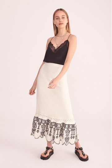 

Falda Bisal Rapsodia talla: S y color: blanco