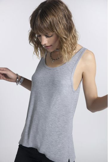 

Blusa Angie Rapsodia Morley talla: M y color: gris melange