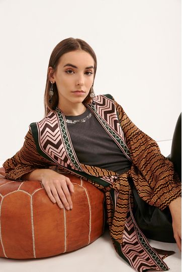 

Kimono Buganda Rapsodia Salvik Talla: M y color: mostaza
