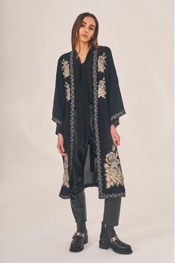 

Kimono Nisha Rapsodia Talla: M y color: Negro