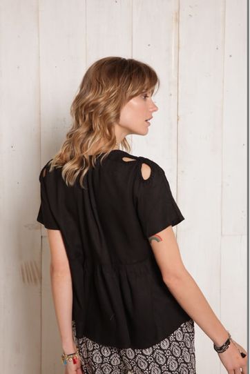

Camisa Yuri Rapsodia Talla: S y color: negro