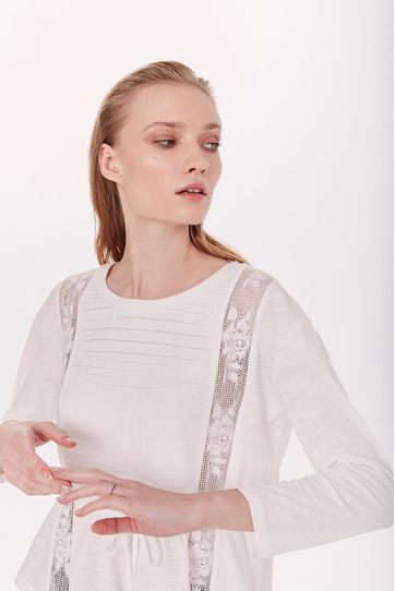 

Playera Celine Rapsodia Lace Long D Talla: L y color: blanco