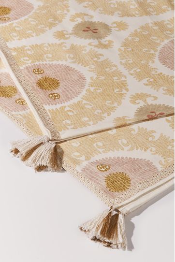 

Mantel Suzani Rapsodia Print Talla: U y color: crudo