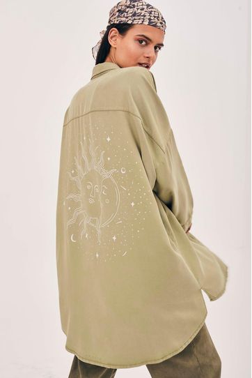 

Chamarra Cat Rapsodia Tencel D Talla: L y color: verde