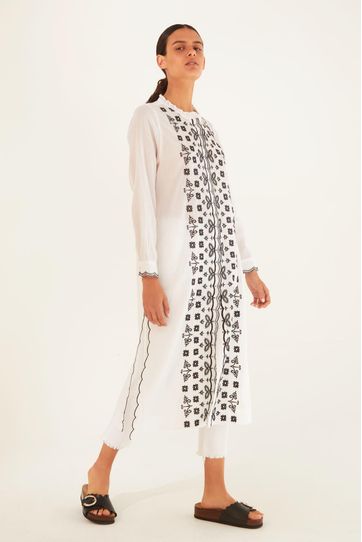 

Camisa Hanna Rapsodia Volados Talla: S y color: negro