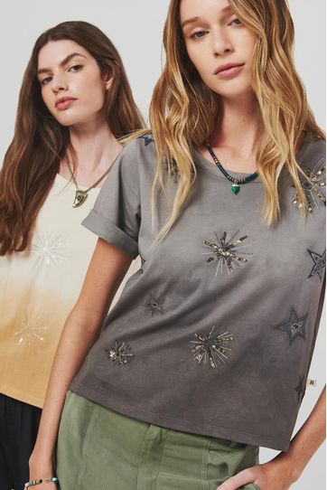 

Playera Patch Rapsodia Talla: L y color: gris oscuro
