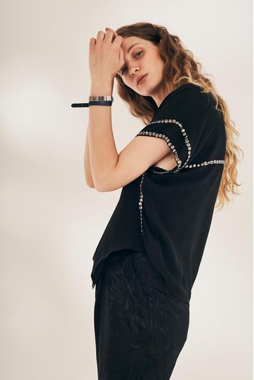 

Camisa Andaluz Rapsodia Talla: M y color: negro
