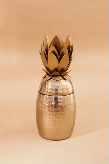 

Adorno Rapsodia Piña Con Vela Dorado Gde Talla: U y color: dorado