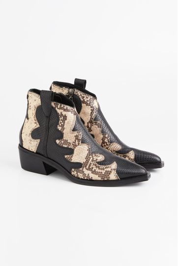 

Botas Rapsodia Tex Dessert Negro Talla: 24.5 y color: negro