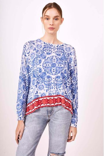 

Suéter Rapsodia Floral Azul Talla: M y color: azul