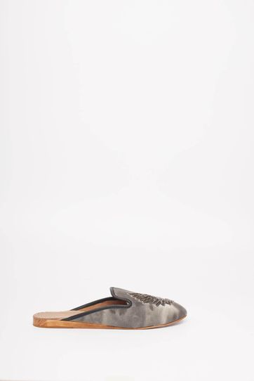 

Zueco Rapsodia Batik Feather Gris Oscuro Talla: 26.5 y color: gris oscuro