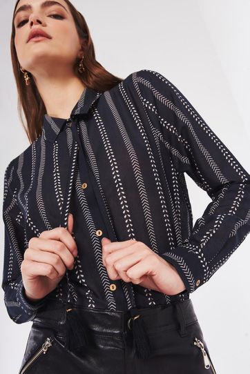 

Camisa Rapsodia Rene Taru Talla: L y color: negro