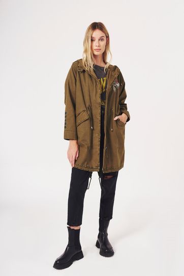 

Chamarra Rapsodia Lucy Japo Talla: S y color: verde