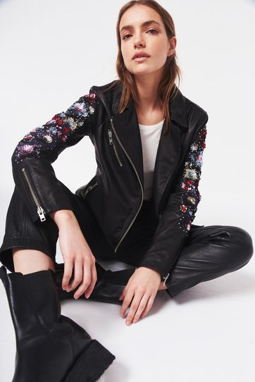 

Chamarra Rapsodia Colors New Cuero Talla: S y color: negro