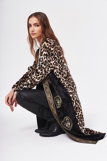 

Kimono Rapsodia Hearts Animal Talla: L y color: negro