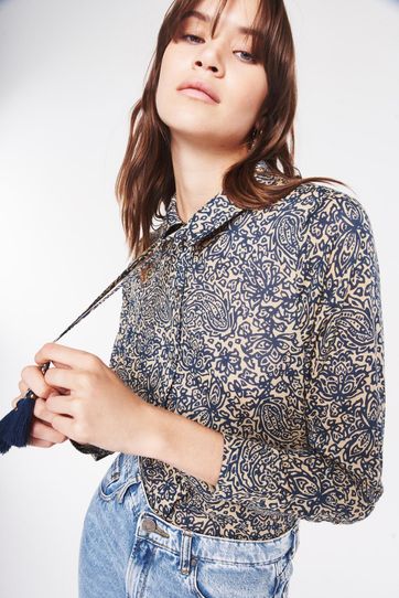 

Camisa Rapsodia Rene Hiro Talla: S y color: azul