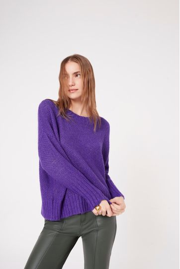 

Sweater Rapsodia Discotheque Talla: M y color: Violeta