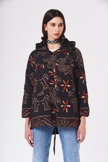 

Chamarra Rapsodia Paisley Bandani Talla: S y color: Negro