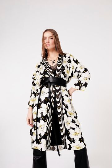 

Kimono Rapsodia Kaori Kioto Talla: L y color: Negro