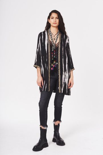 

Kimono Rapsodia Met Batik Talla: S y color: negro