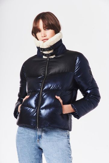 

Chamarra Rapsodia Seventies Talla: M y color: azul