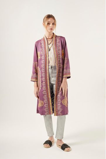 

Kimono Rapsodia Fagonia Talla: M y color: violeta