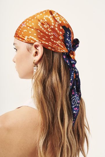 

Pañuelo Rapsodia Bandhani Talla: U y color: naranja