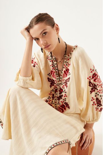 

Vestido Rapsodia Palmier Talla: L y color: crudo