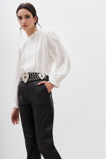

Camisa Rapsodia Kate Laces Talla: M y color: blanco