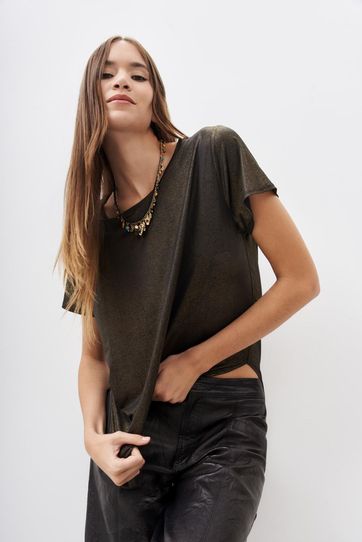 

Playera Rapsodia Light Shinny Talla: S y color: dorado