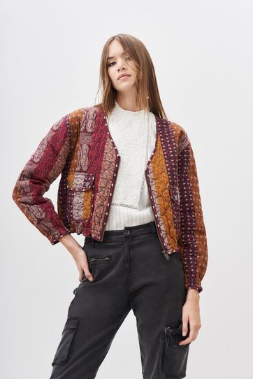 

Chamarra Rapsodia Multipatch Talla: XS y color: multicolor